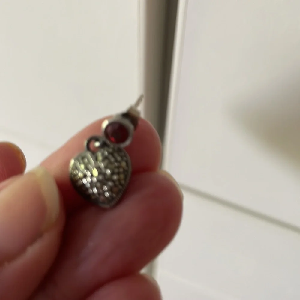 Vintage sterling silver garnet heart earrings